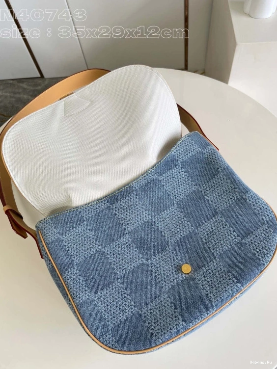 Montsouris MM Messenger VUITTON LOUIS 0316